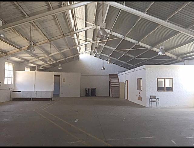 422M² WAREHOUSE RENTED IN OTTERY